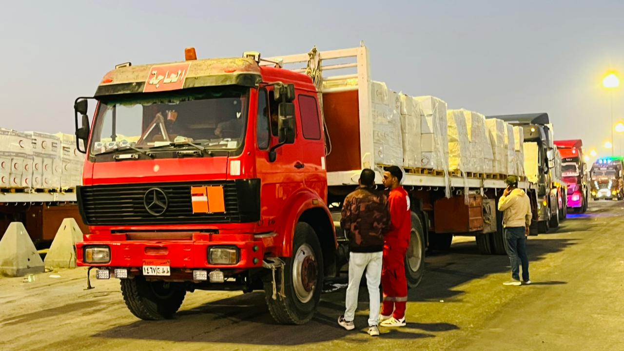 الهلال الأحمر المصري يطلق قافلة زاد العزة ال 60 الهلال الأحمر المصري يطلق قافلة زاد العزة ال 60