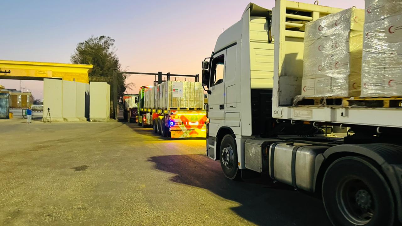 قافلة زاد العزة ال 60 حاملة 9800 طن مساعدات إغاثية إلى غزة قافلة زاد العزة ال 60 حاملة 9800 طن مساعدات إغاثية إلى غزة