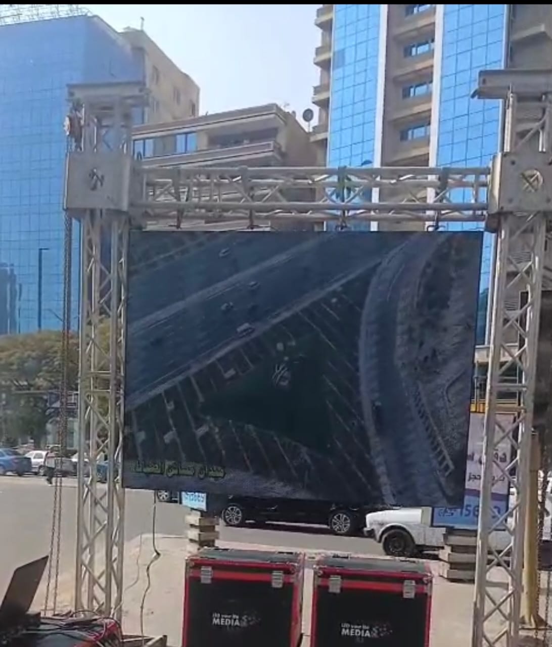 شاشات عرض فى ميادين الجيزة شاشات عرض فى ميادين الجيزة