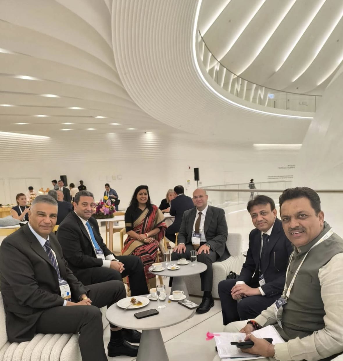 محافظ أسوان يعرض الفرص الإستثمارية محافظ أسوان يعرض الفرص الإستثمارية