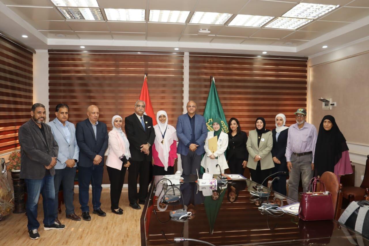 المشاركون في التكريم