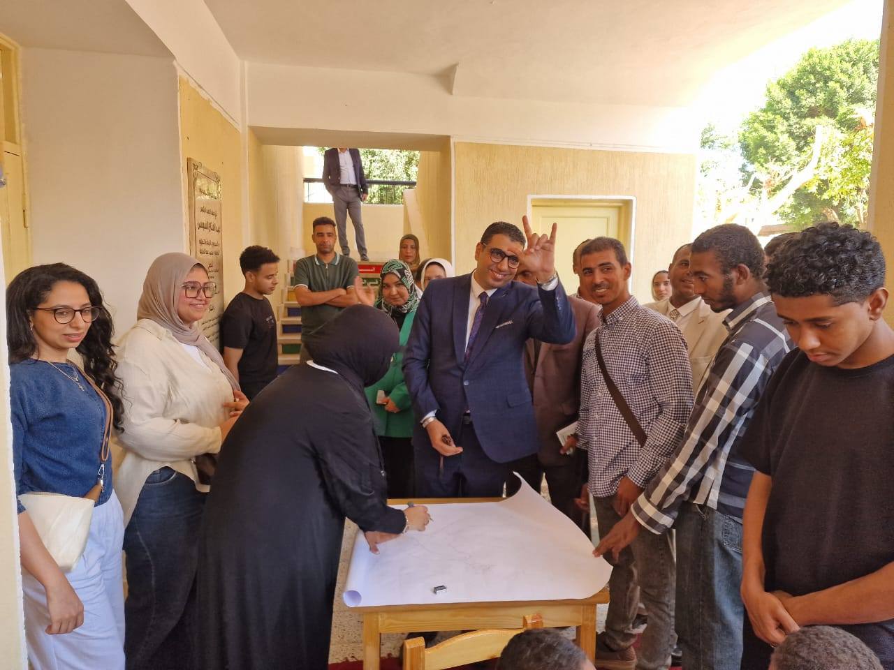 مشاركة المحافظ بفعاليات مبادرة تاريخ بلادنا في عيون ولادنا