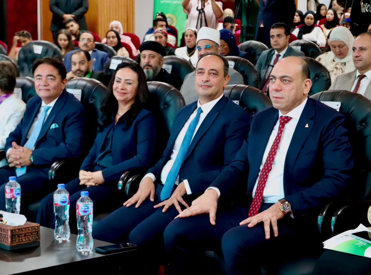 الدكتورة مايا مرسى والدكتور عمرو عثمان واللواء مفيد فوزى والسفير طارق النابلسي