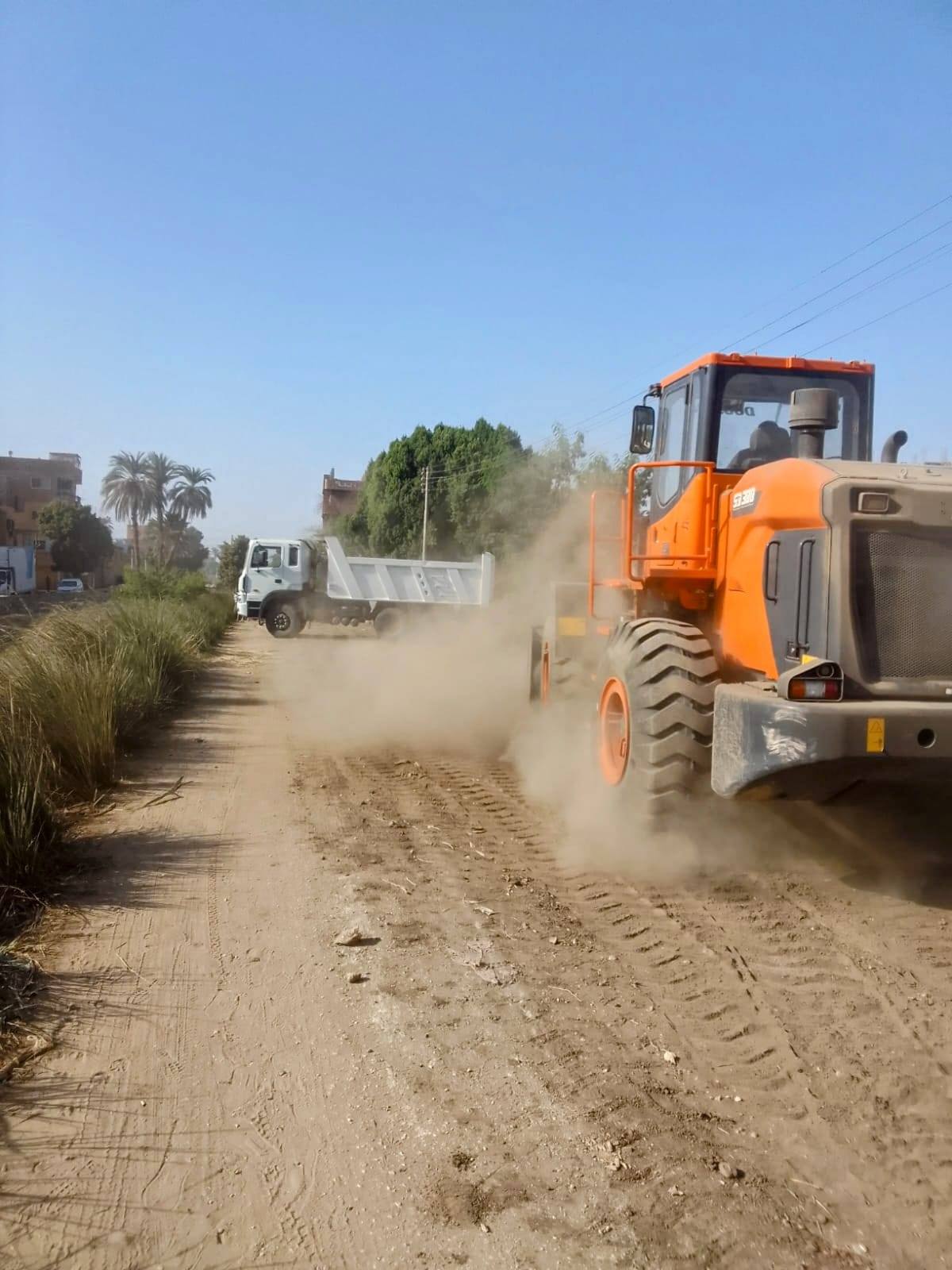 حملات نظافة وتمهيد طريق ترعة السلامية بمدينة الطود