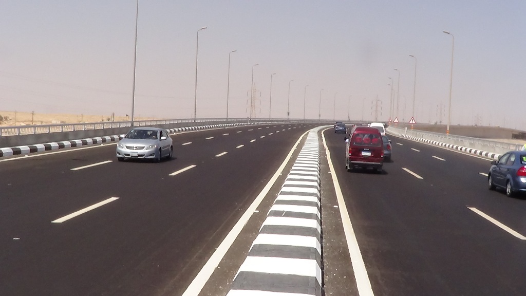 الطرق السريعة بمطروح تشهد تطوير شامل