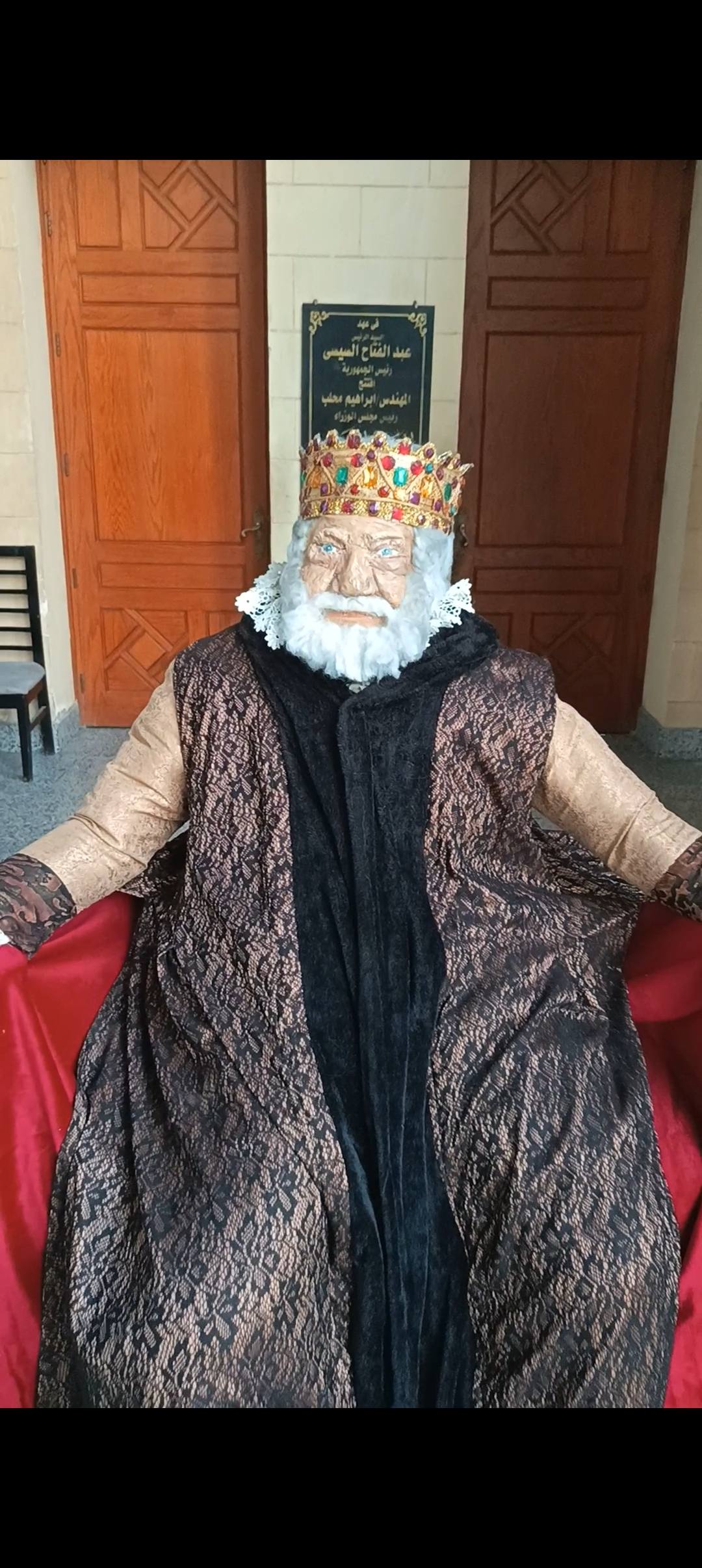 تمثال شخصية الملك لير للفنان يحيي الفخراني من تقديم إسلام عباس تمثال شخصية الملك لير للفنان يحيي الفخراني من تقديم إسلام عباس