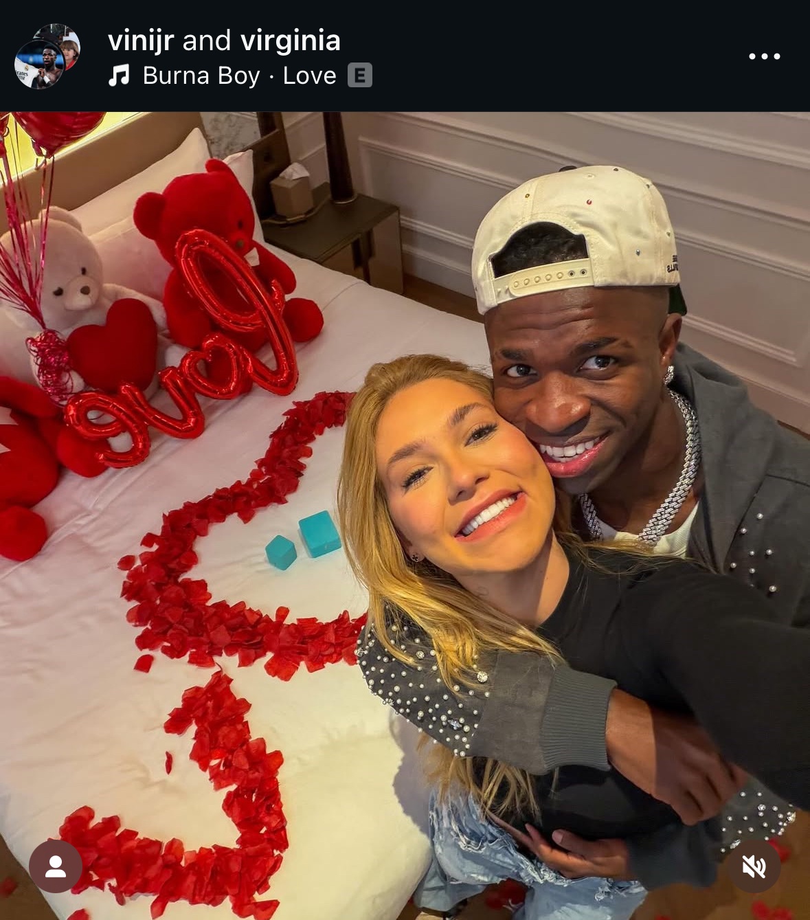 فينيسيوس مع فيرجينيا فونسيكا عبر انستجرام