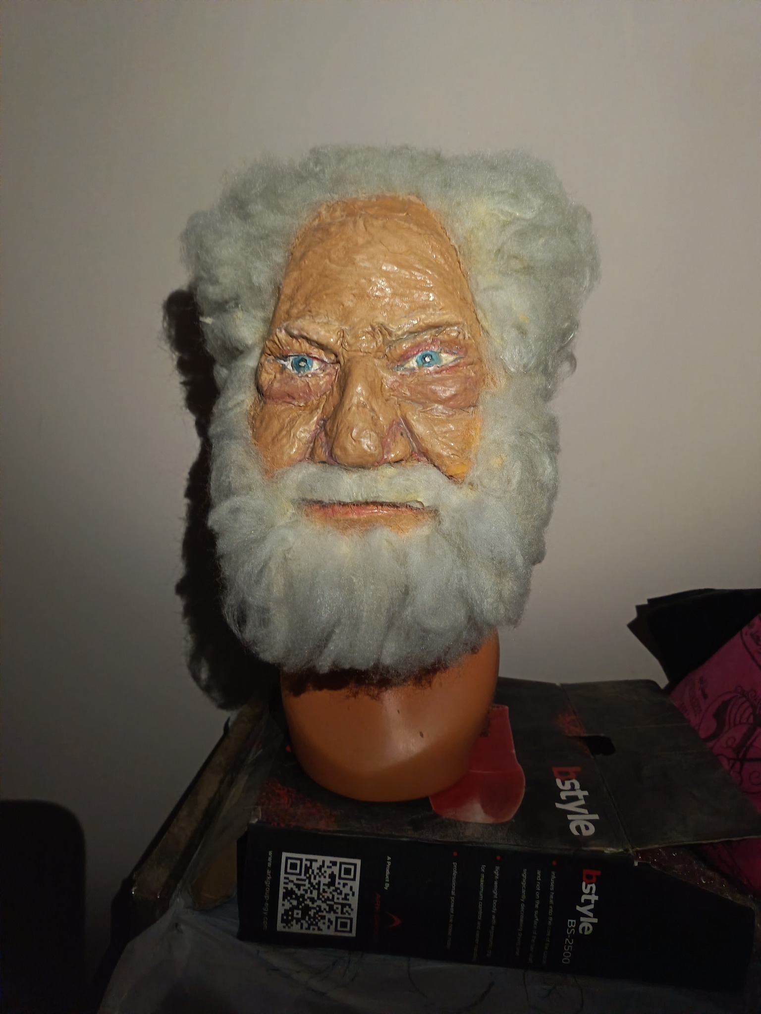 تمثال شخصية الملك لير للفنان يحيي الفخراني من تقديم إسلام عباس تمثال شخصية الملك لير للفنان يحيي الفخراني من تقديم إسلام عباس