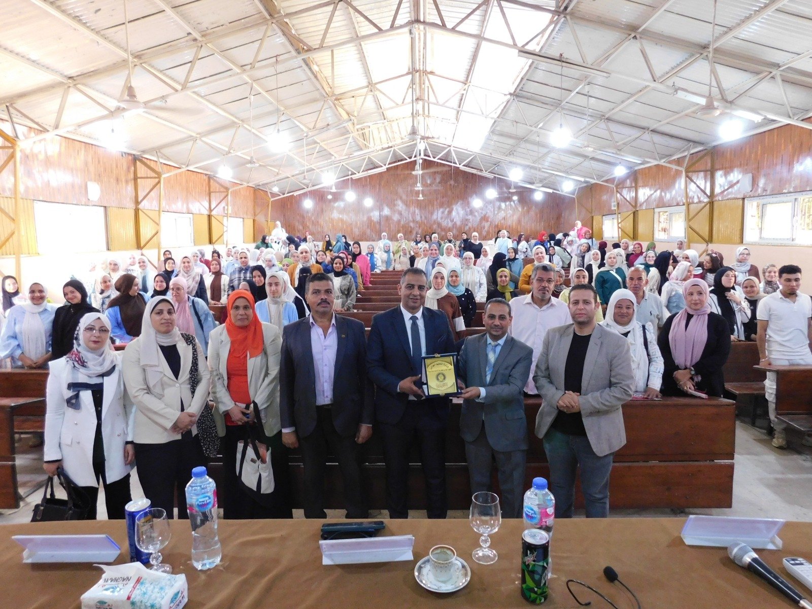 مشاركة فعالية خلال الندوة مشاركة فعالية خلال الندوة