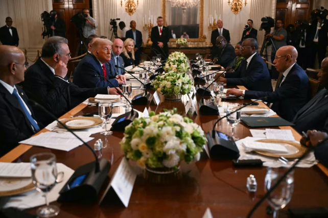 لقاء ترامب مع قادة الدول الأفريقية لقاء ترامب مع قادة الدول الأفريقية