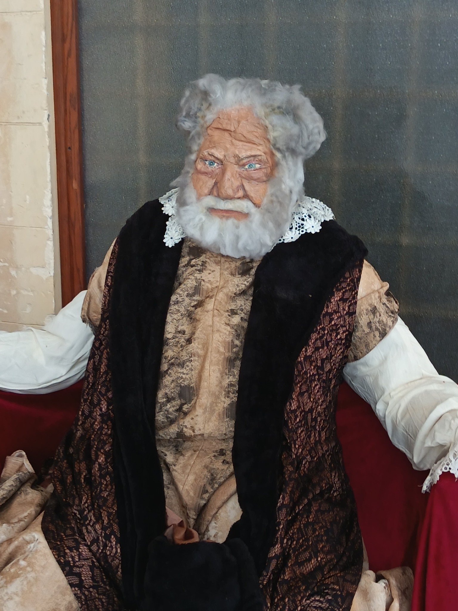 تمثال شخصية الملك لير للفنان يحيي الفخراني من تقديم إسلام عباس تمثال شخصية الملك لير للفنان يحيي الفخراني من تقديم إسلام عباس