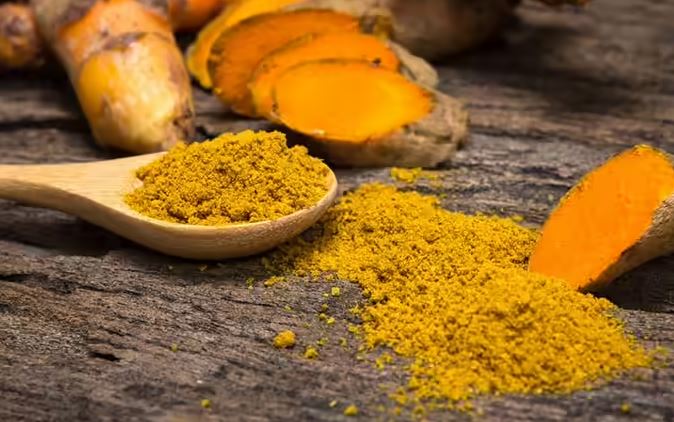 تفتيح البشرة بالكركم