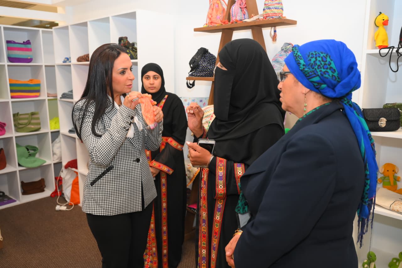 وزيرة التضامن خلال الجولة