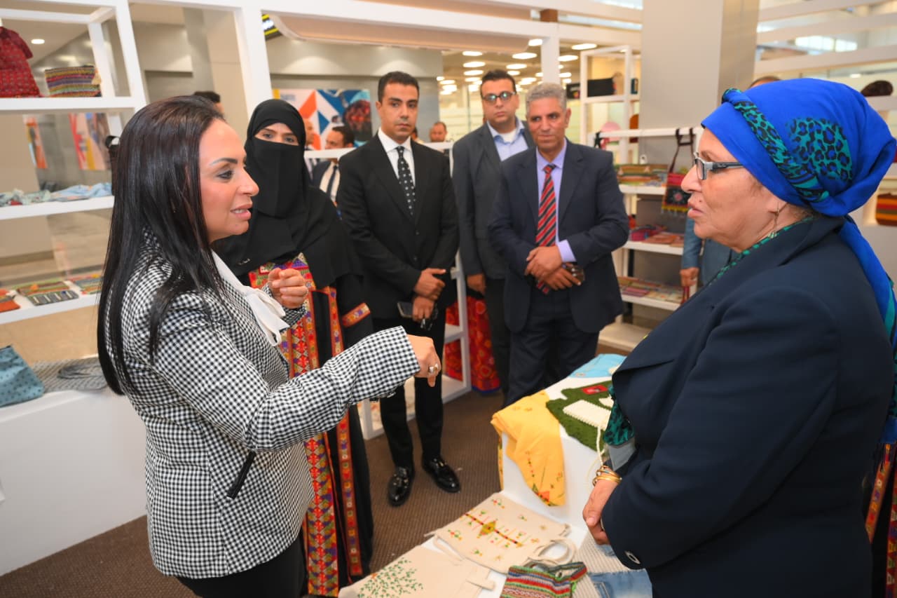 جانب من جولة الوزيرة