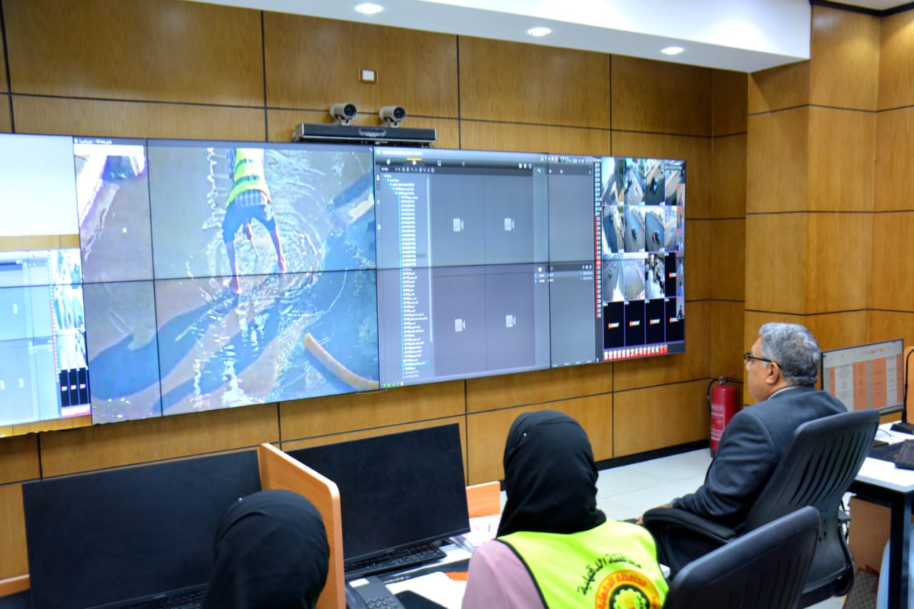 محافظ الدقهلية يتابع من مركز سيطرة الشبكة الوطنية محاكاة التعامل مع مياه الأمطار محافظ الدقهلية يتابع من مركز سيطرة الشبكة الوطنية محاكاة التعامل مع مياه الأمطار