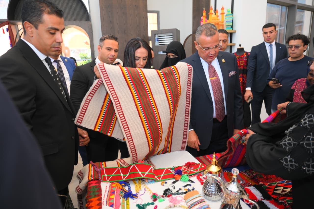 وزيرة التضامن  ومحافظ جنوب سيناء يتفقدان القرية التراثية بشرم الشيخ