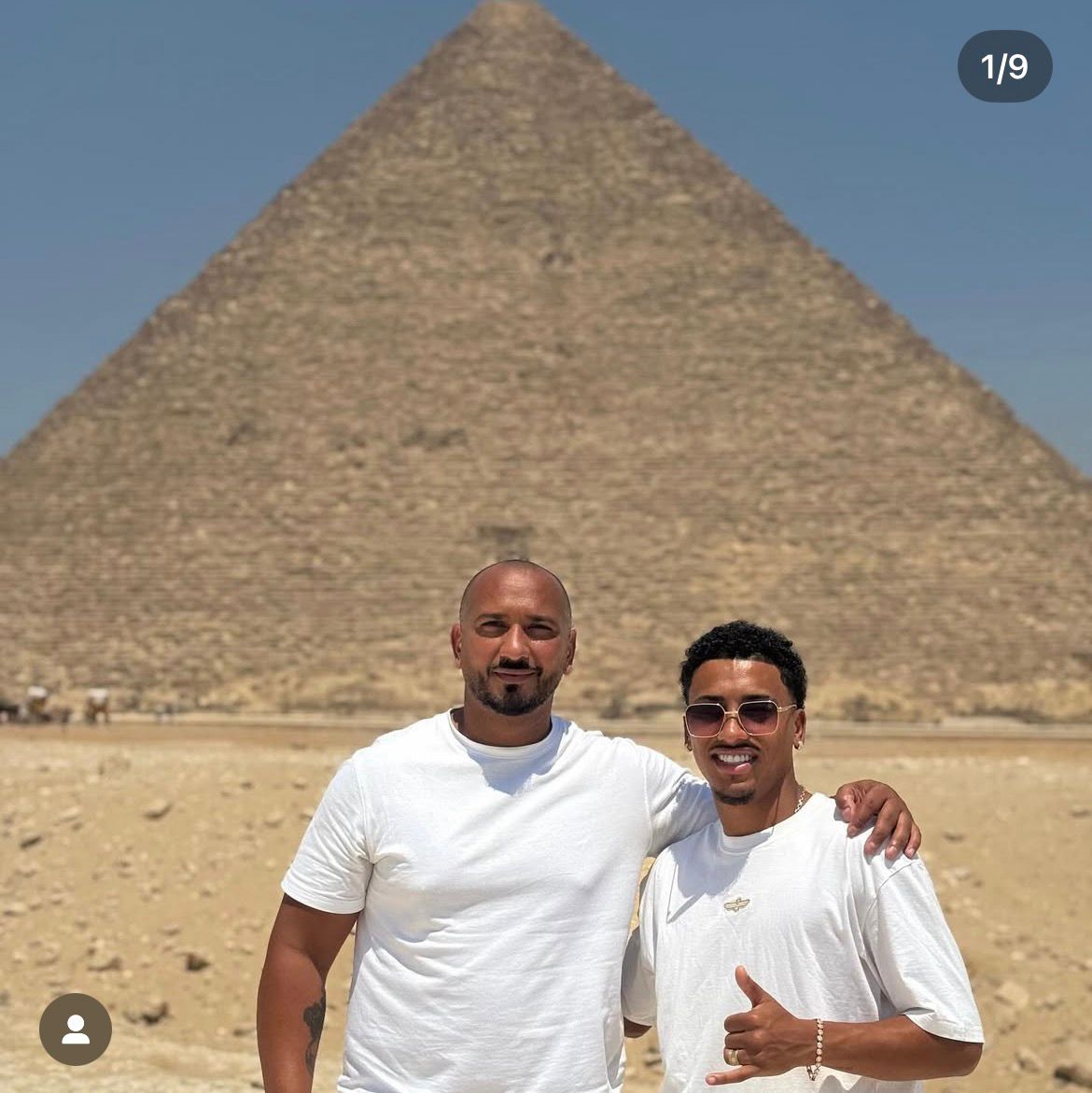 بيزيرا ووالده فى زيارة للأهرامات (3)