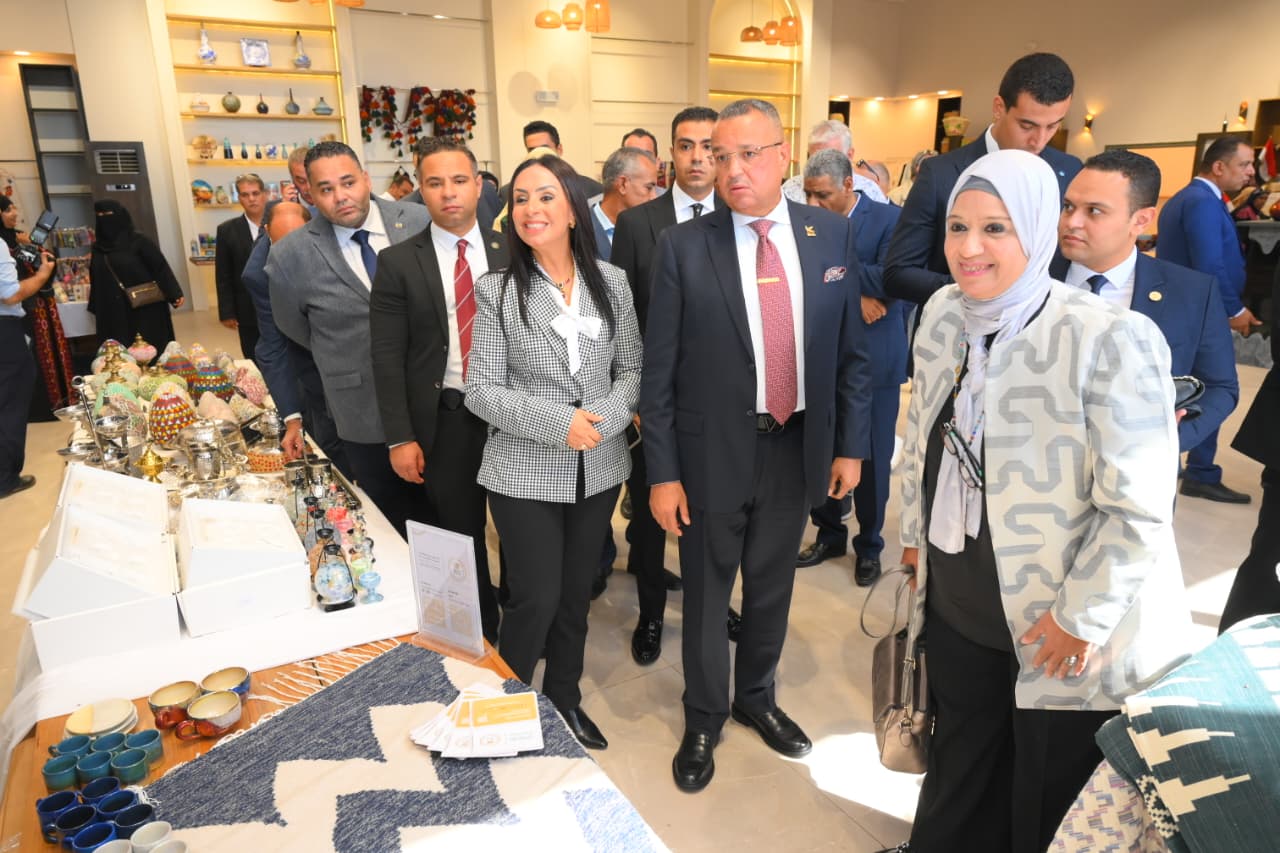 جانب من جولة الوزيرة