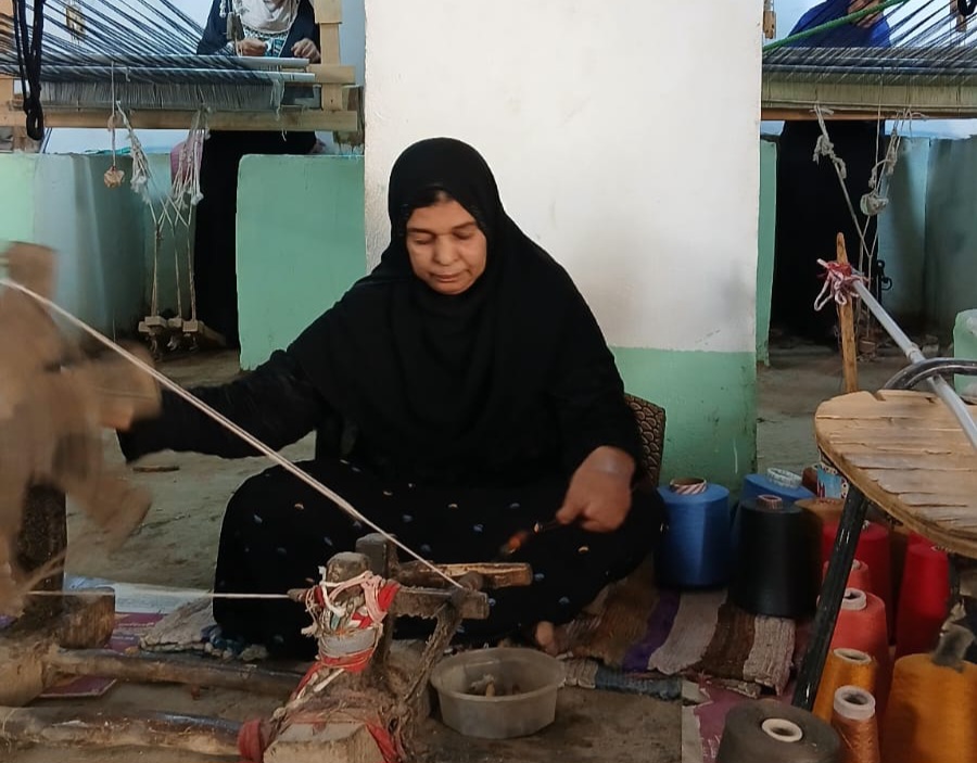 صناعة الشال الحرير بقنا صناعة الشال الحرير بقنا