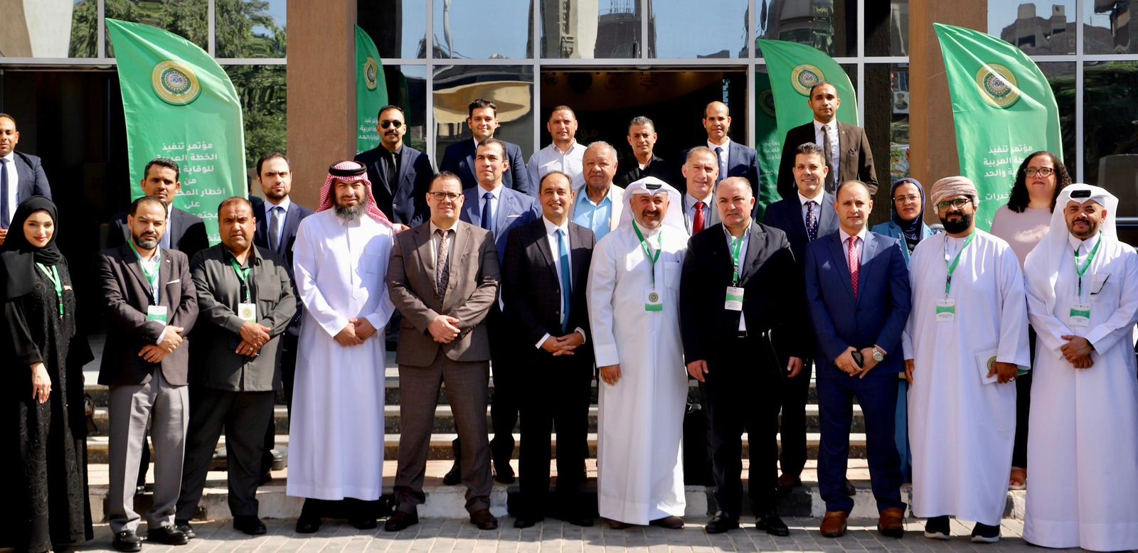 الدكتور عمرو عثمان مع ممثلي حكومات 14 دولة عربية والكاتب الصحفى مدحت وهبه