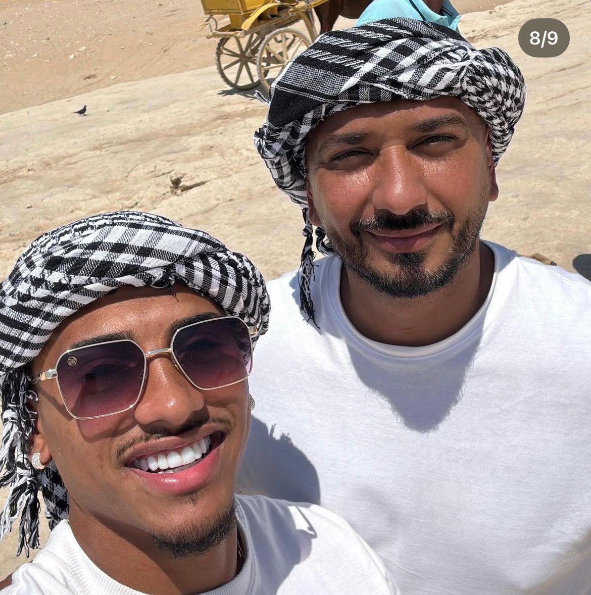 بيزيرا ووالده فى زيارة للأهرامات (2)