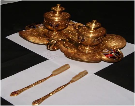 طقم من الذهب 9