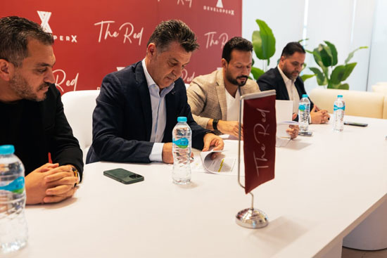 توقيع العقد