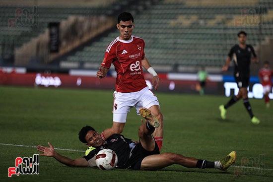 أشرف بن شرقى خلال المباراة