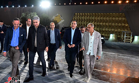 رئيس الوزراء يتابع ميدانيا لمسات احتفالية افتتاح المتحف المصرى رئيس الوزراء يتابع ميدانيا لمسات احتفالية افتتاح المتحف المصرى