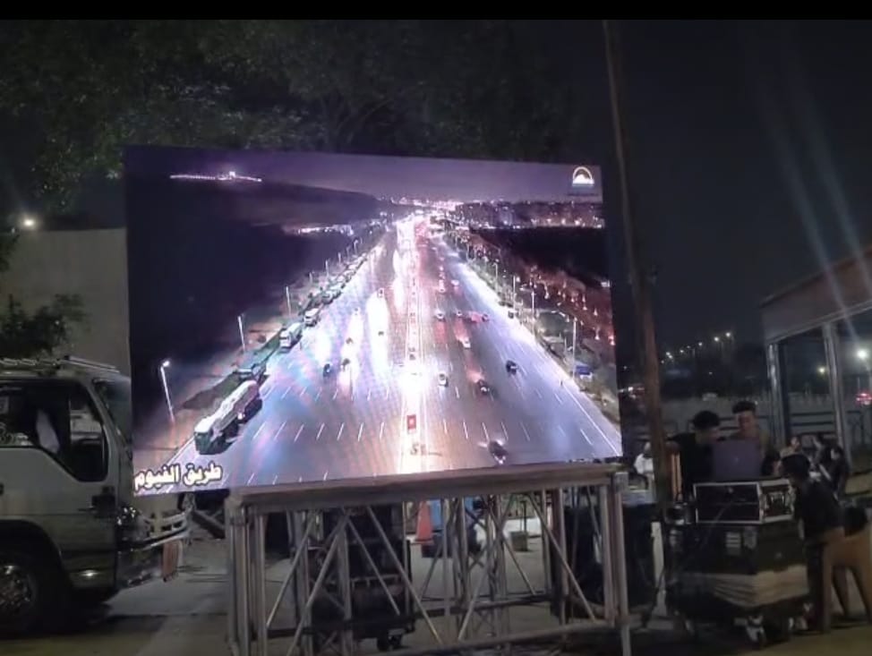 تشغيل الشاشات في الشوارع