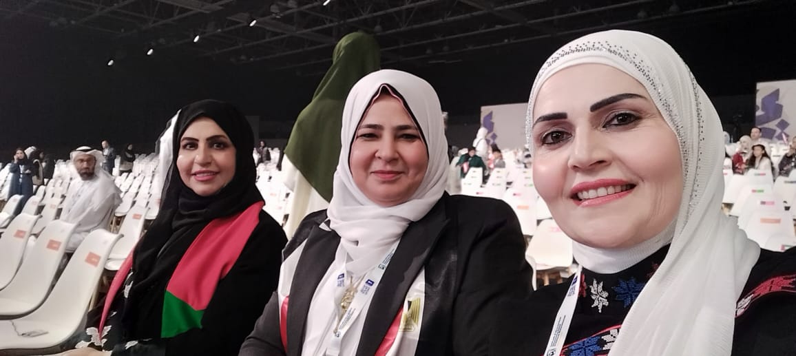 سحر مصباح ممثلة مصر ورفقتها ممثلة فلسطين والإمارات