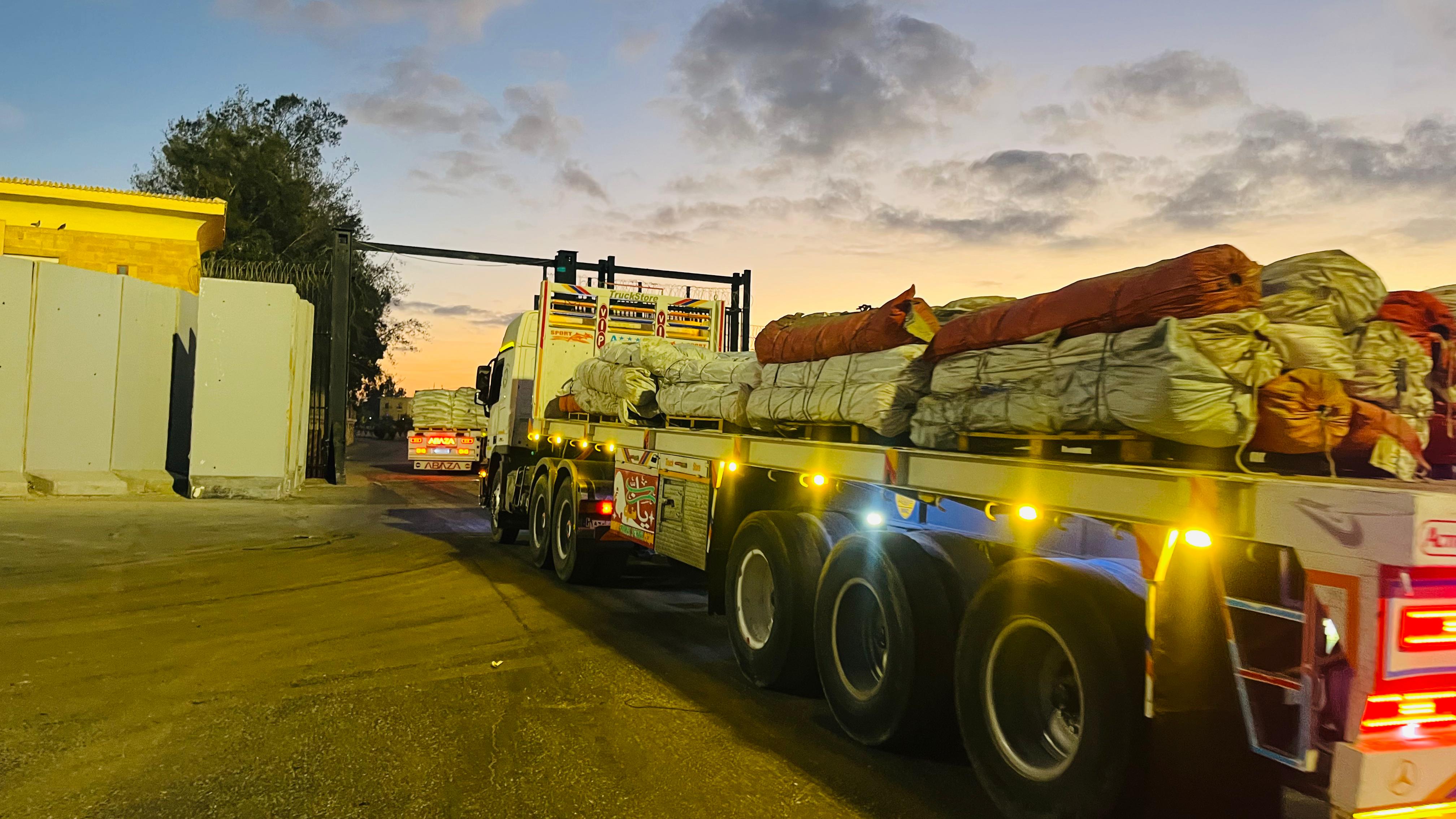 أطلاق قافلة زاد العزة الـ 61 بحمولة 9200 طن مساعدات غذائية أطلاق قافلة زاد العزة الـ 61 بحمولة 9200 طن مساعدات غذائية