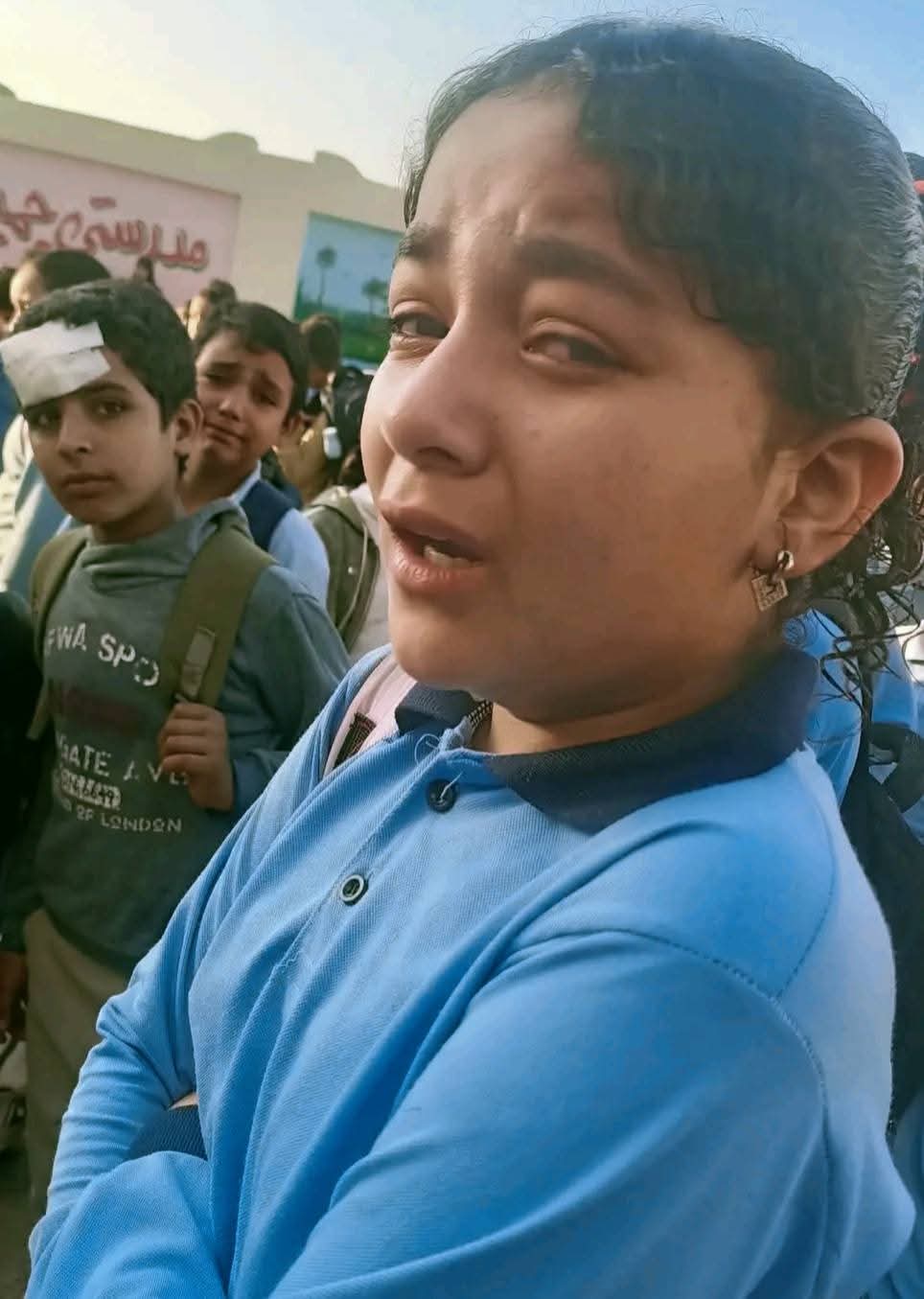 حزن تلاميذ صفط الحنا بالشرقية لوفاة معلمهم  (4)