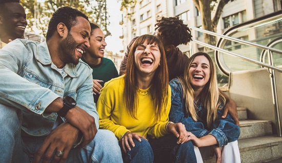 ابراج تحول مشاكلها لنكت فكاهية