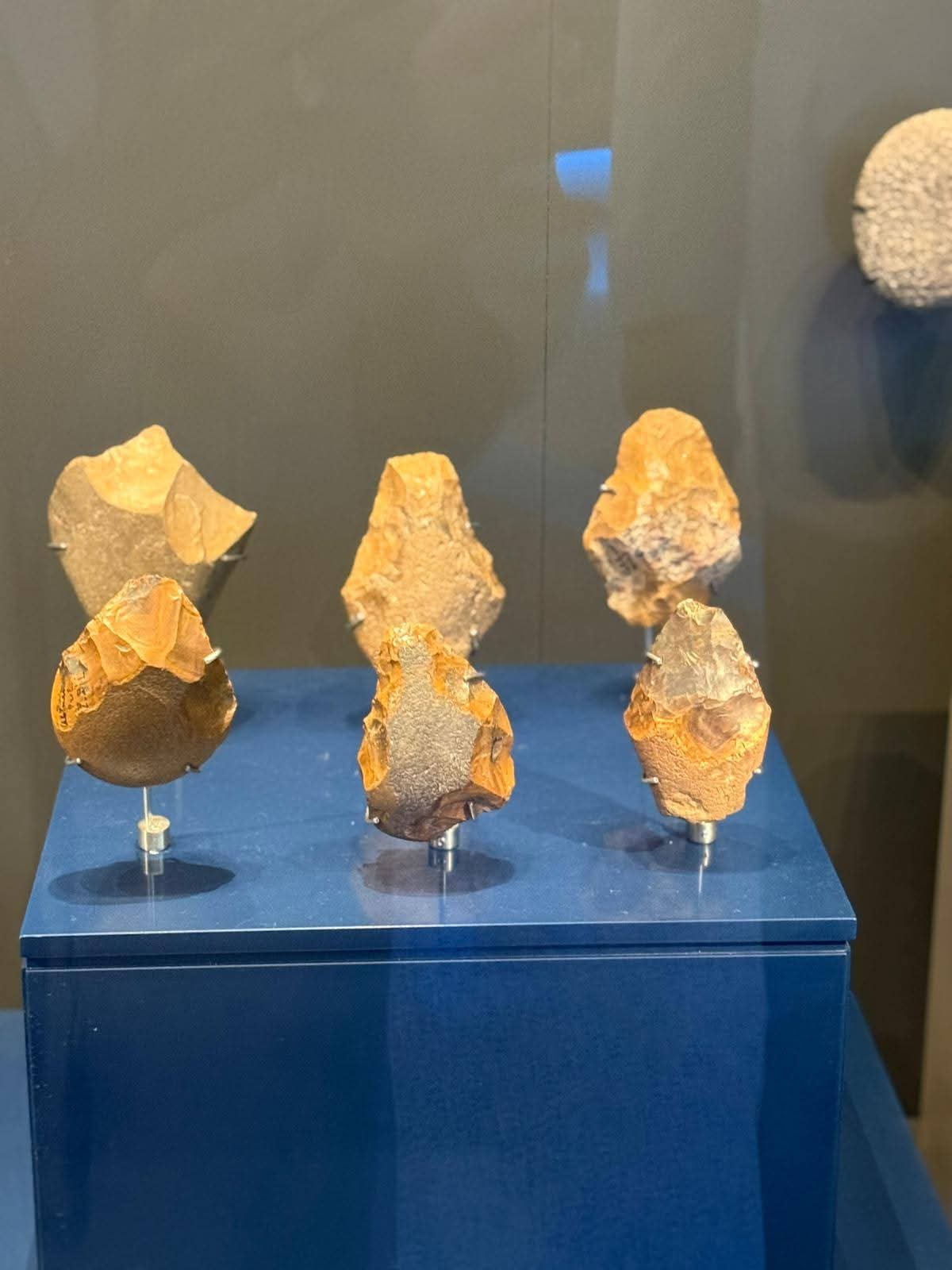 أدوات حجرية من العصر الحجري القديم أدوات حجرية من العصر الحجري القديم