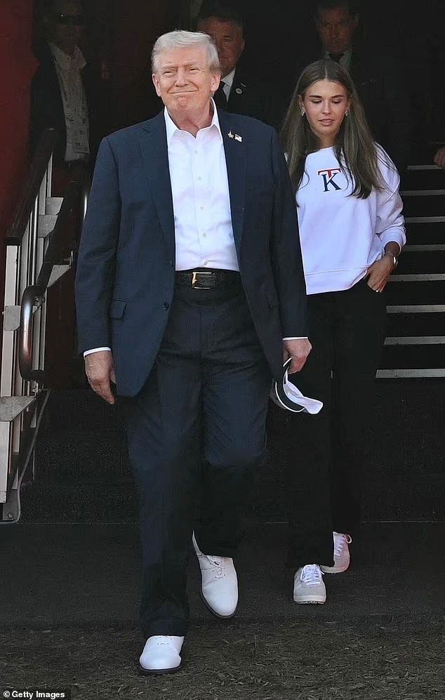 كاي وجدها الرئيس الأمريكي دونالد ترامب كاي وجدها الرئيس الأمريكي دونالد ترامب