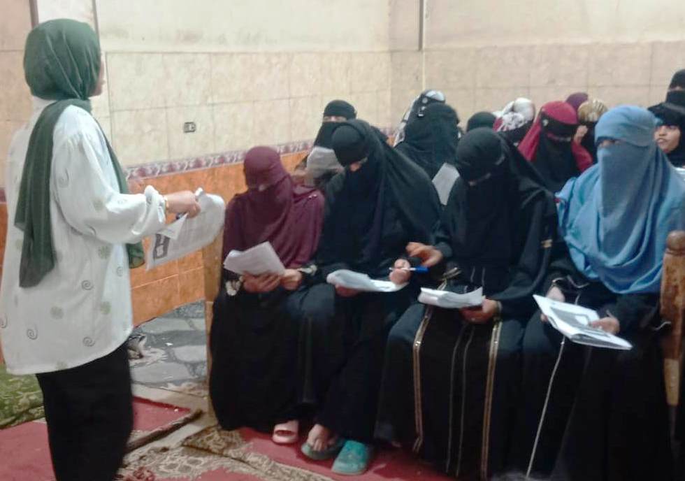 جانب من جلسات الدوار فى قرى أسوان (3)