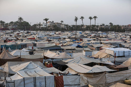 مخيمات النازحين فى دير البلح مخيمات النازحين فى دير البلح