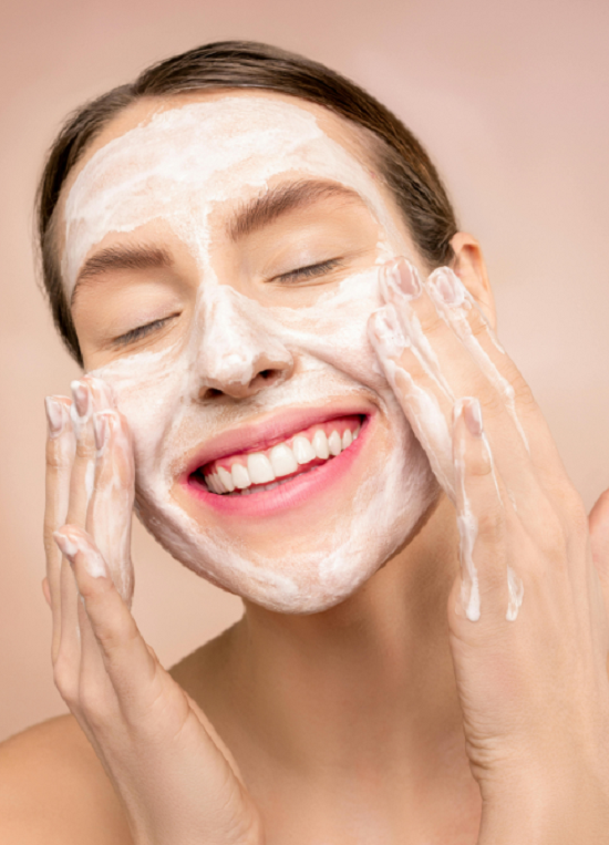 تنظيف البشرة
