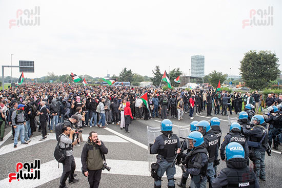 اشتباكات مع الشرطه اشتباكات مع الشرطه