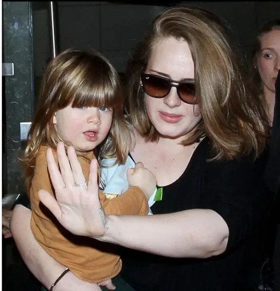 اديل وابنها