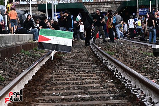 علم فلسطين فوق خطوط السكة الحديد علم فلسطين فوق خطوط السكة الحديد