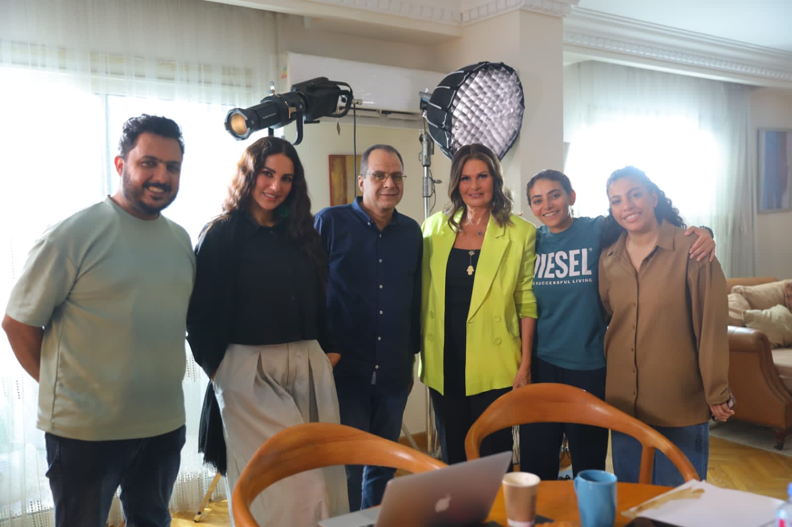 مصطفى بدوى مع بطلات فيلم الست لما