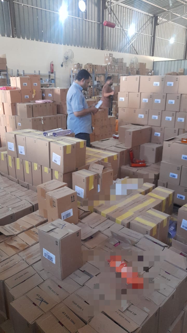 ضبط سمن مجهول المصدر ونصف طن جبن متعفن داخل مخزن بسوهاج (3)