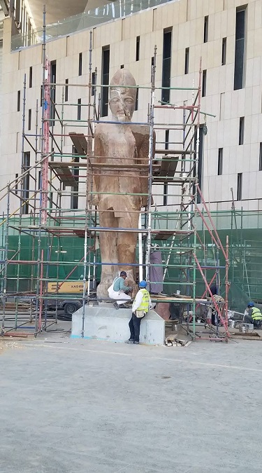 عمال الترميم