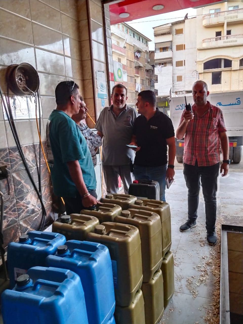 ضبط زيوت سيارات مغشوشة ومجهولة المصدر