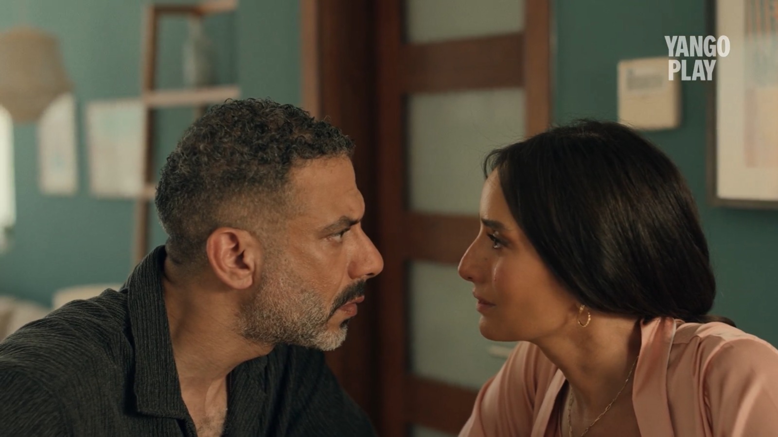 محمد فراج وزينة من مسلسل ورد وشوكولاتة