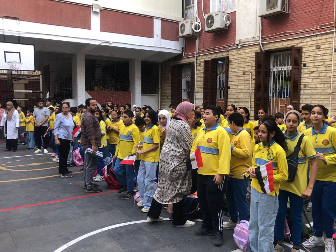 أعلام مصر مع الطلاب