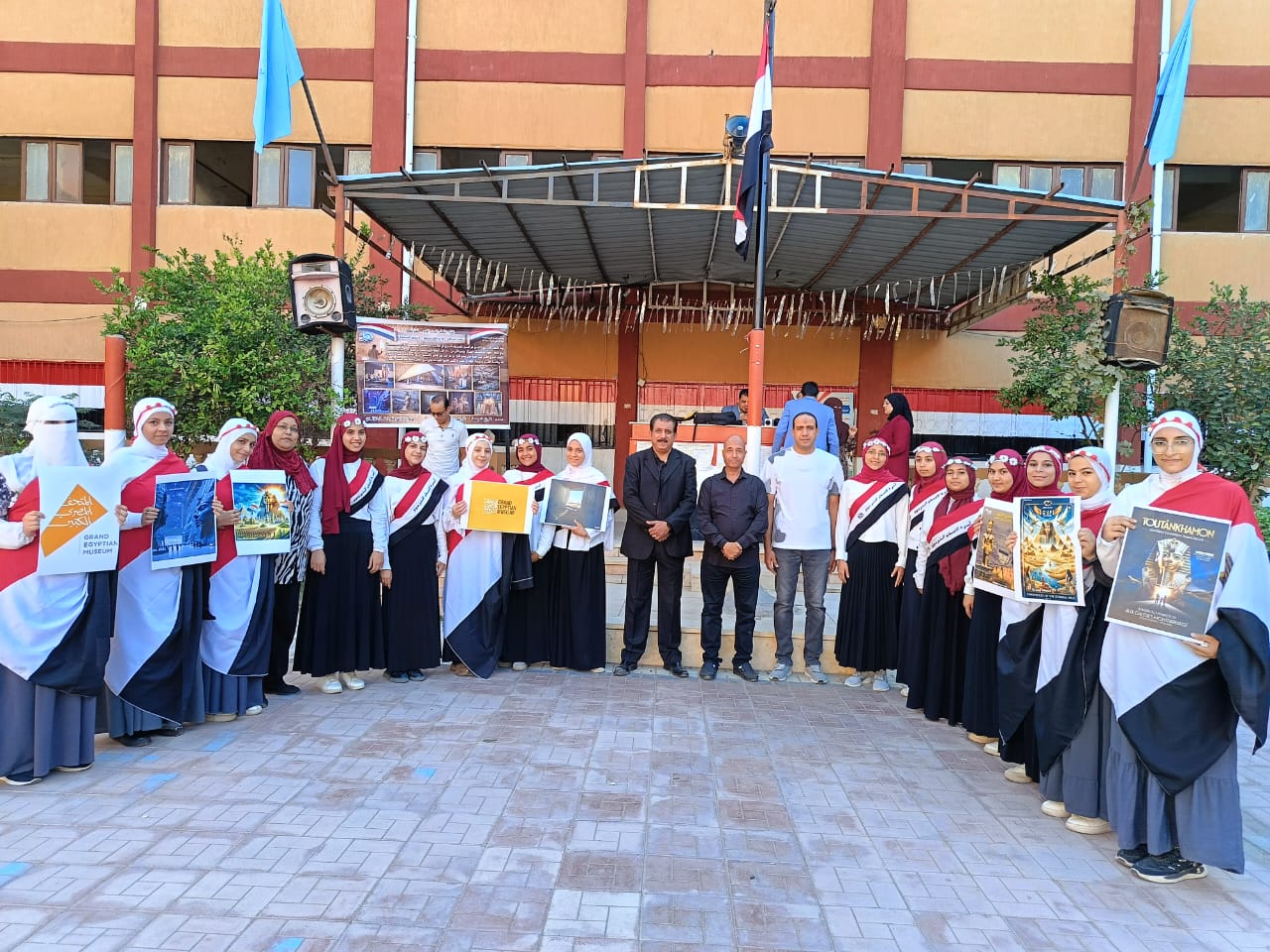 احتفالية المدارس بكفر الشيخ بالمتحف الكبير ومراسل اليوم السابع احتفالية المدارس بكفر الشيخ بالمتحف الكبير ومراسل اليوم السابع