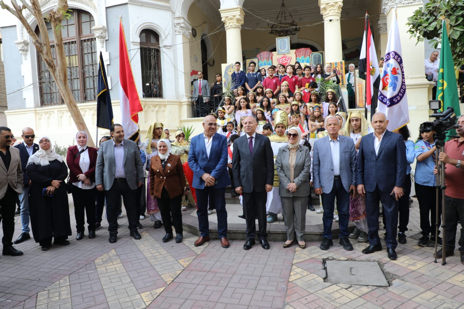 فعاليات الطابور المدرسى الذى خصصت إذاعته المدرسية اليوم للحديث عن افتتاح المتحف المصرى الكبير